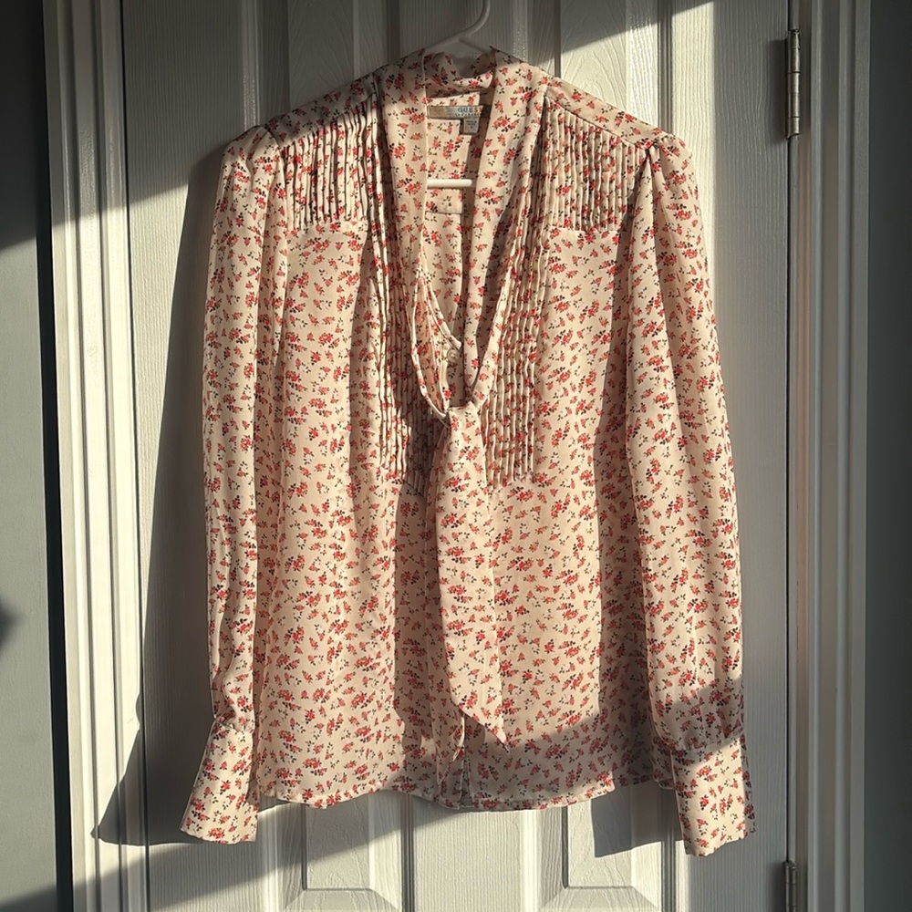 Guess tie-neck floral blouse